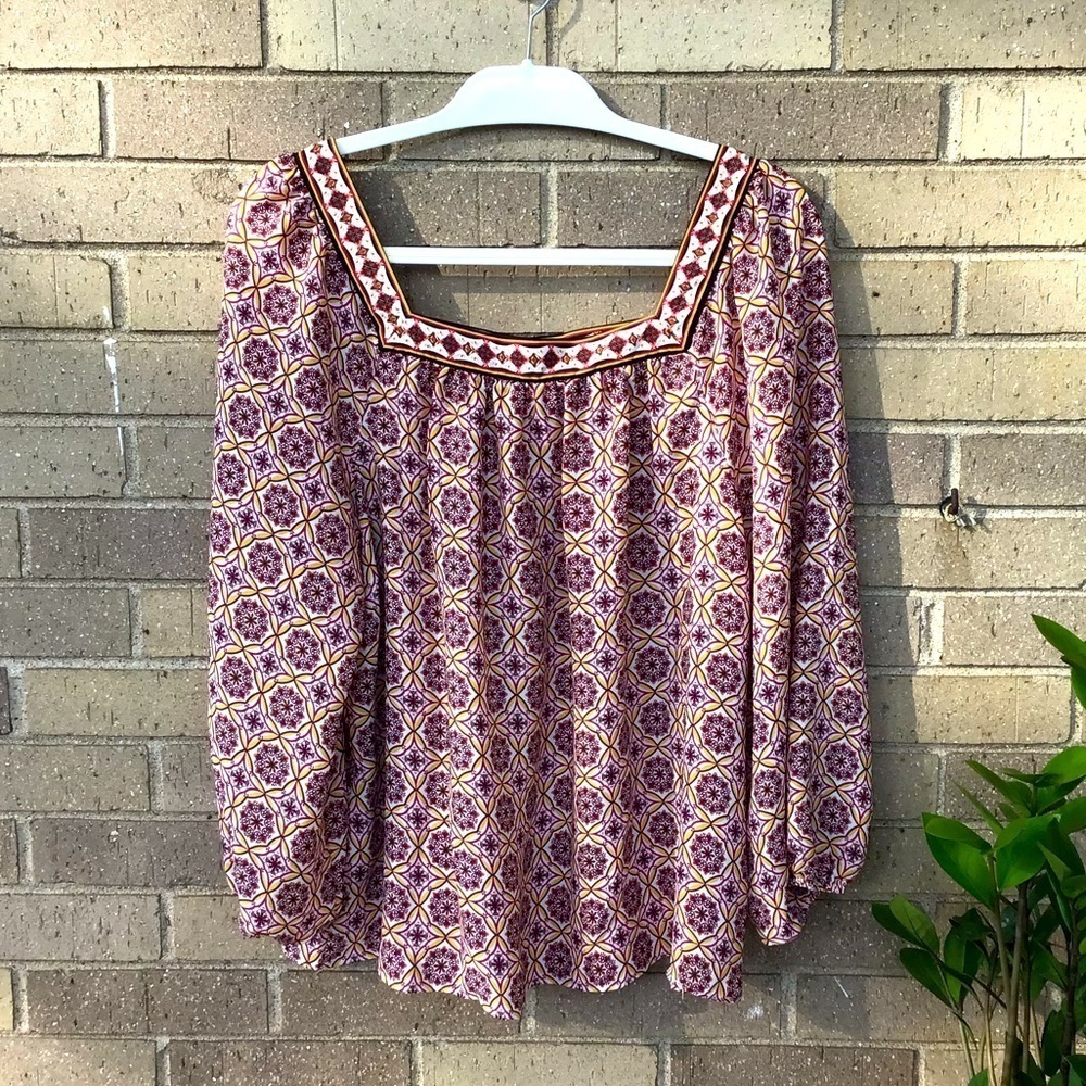 Woman’s Max Studio Top